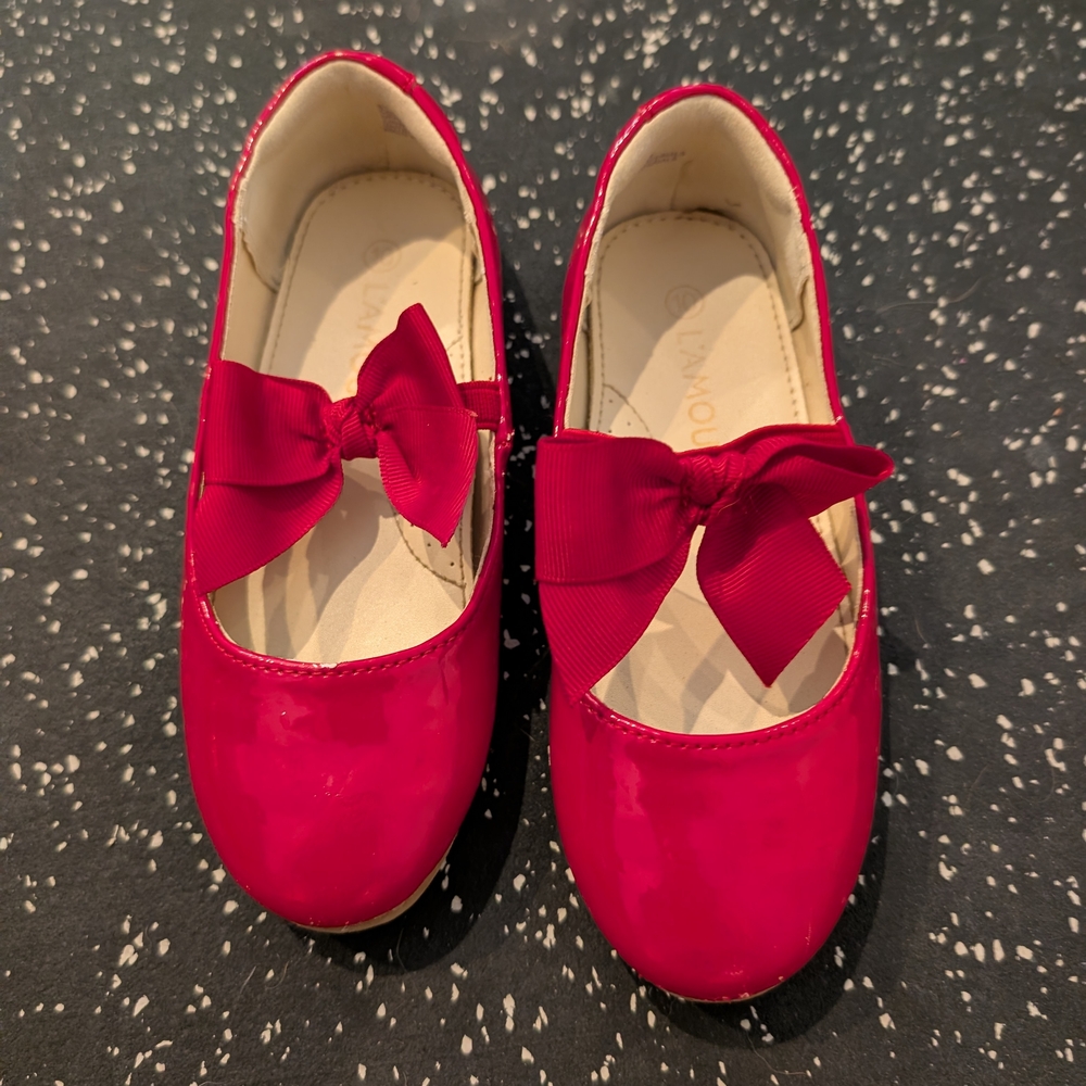 L'Amour Girls Patent Mary Jane Flats with Grosgrain Bows - Red